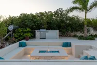 Modern 2 Bedroom Luxury Villa With Stunning Sea Views of Chalk Sound