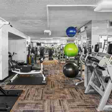 NEW- One-bedroom condo, parking, and High-Speed WIFI in Downtown Denver Fitness & Recreational Facilities