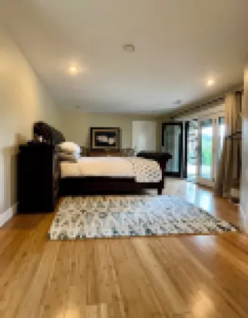 St. Helena home facing Spottswood Vinyard wood & walking distance to downtown 聖海倫娜酒店