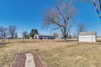 Mins to Local Attractions: Pet Friendly w/ Yard! - Wifi