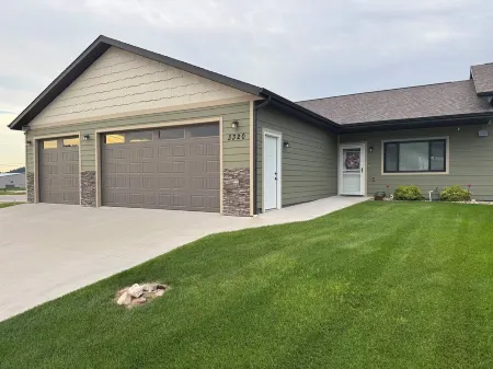 Charming 3-bedroom townhome in Sturgis bordering the Black Hills