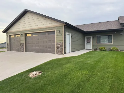 Charming 3-bedroom townhome in Sturgis bordering the Black Hills