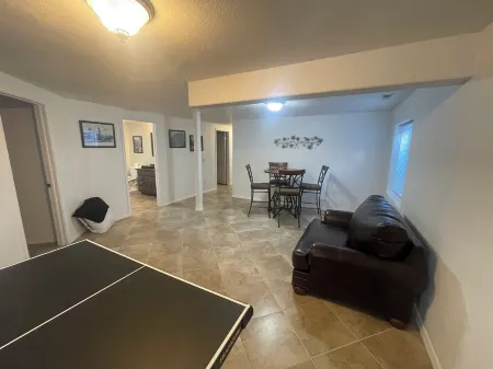 Spacious 5-bedroom house with WiFi, AC in charming Arvada