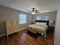 Centrally located  2-bedroom house in pleasant Melbourne / West Melbourne Hotels in West Melbourne