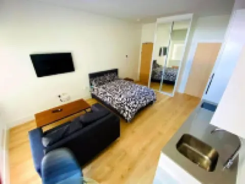 Entire Studio Flat in Ilford Town Centre 2 Minutes From Train Station