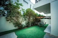 Luxury 3-bedroom villa in Fujairah with resort amenities Hotels in 