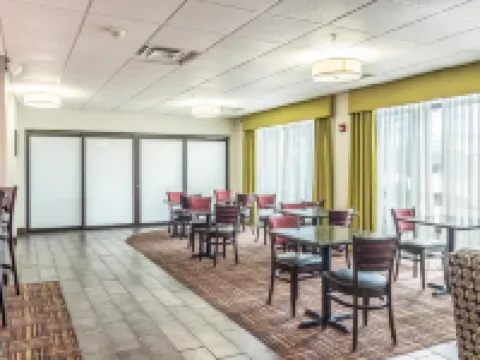 Hampton Inn Youngstown-North Hotels in Trumbull County