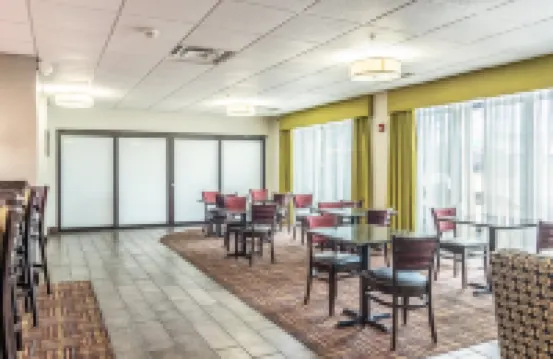 Hampton Inn Youngstown-North Hotels in Churchill