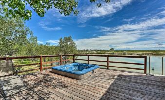 Lakefront Country Home w/ Waterslide & Trampoline!