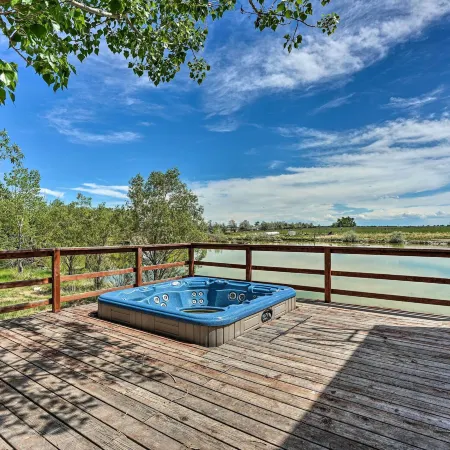 Lakefront Country Home w/ Waterslide & Trampoline!