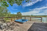 Lakefront Country Home w/ Waterslide & Trampoline! Hotel a Wheatland