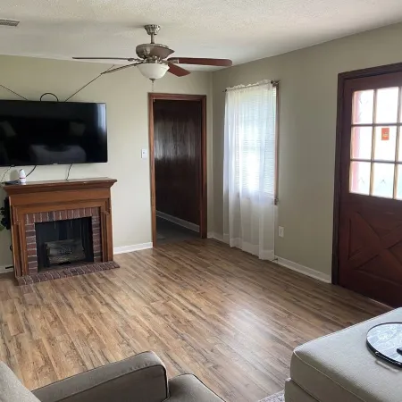 Cozy Peacock House in quiet neighborhood in Jackson