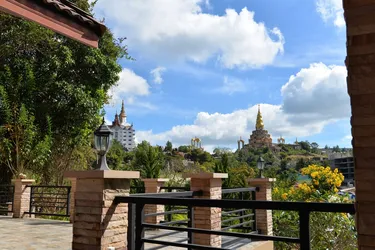 รูปภาพของ5 minutes to Wat Phrathat Phasornkaew, one of the mesmerizing local attractions!