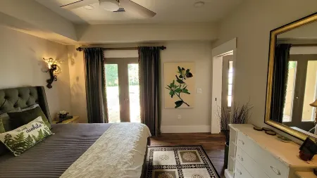 Charming 2Bedroom Villa in the Terrace Level of the Host Home,Completely Private