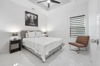 Brand NEW Cozy 3 Bedroom Apartment conveniently located in Pharr-McAllen area! - Homestays
