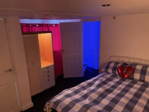 13 Guest Rooms 1602 Public House House Daily Cleaning House keeper Hotels in Shrewton