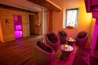 Lovin'Room Romantic Suite with private Jacuzzi Hotels in Lannion