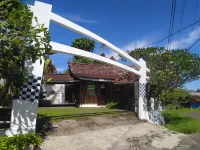 Wooden Javanese Villa Yogyakarta Hoteller i Girikarto