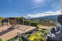 Tiny House in the hills above Aix Les Bains, 20 minutes from skiing and 10 minutes from the lake! Hôtels à : Grésy-sur-Aix