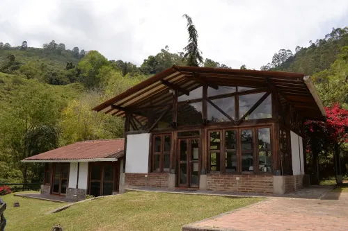 MoiraEcolodge - El Roble Cabin. Relax and rest in our space Hotels in Calarca