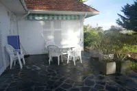 80m² Apartment in a House Near the Sea with Garden and Parking Space Hotels in Saint-Brevin-les-Pins