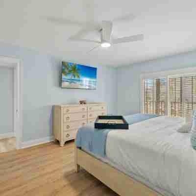 Step into serenity at Sunset South Sanibel, newly renovated 3 BR Island Retreat Rooms