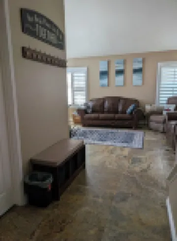 3-bedroom pool house in amazing Ontario with WiFi, AC. Start your getaway now
