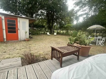 Charmante Maison à Proximité du lac Отели в г. Уртен