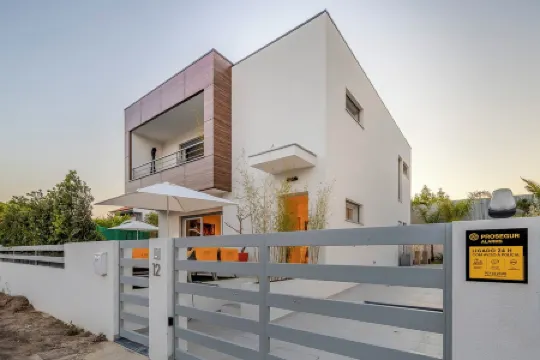 Oasis Beach Villa - Luxury Private House with Pool