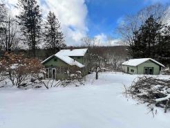 Charming 2-bedroom house  with WiFi outside Fleischmanns, NY