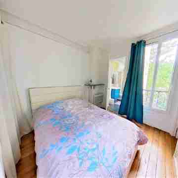 Spacious flat, sleeps 3, 20 min from Eiffel Tower, in the 15th arrondissement Rooms