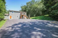 Charming 2-bedroom apartment with WiFi in Tannersville, Minutes from Camelback