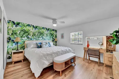 Newly Renovated 2 Bed with Beach Supplies, Trailer Space, Walk to Beach