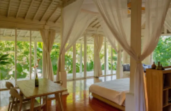 Peaceful Retreat with a Lush Garden & Open-Air Patio Hotels in Pajangan