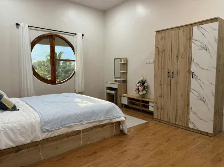 Enchanting 3-bedroom house with AC in Chiang Dao Отели рядом с достопримечательностью «Tree House Hideaway»