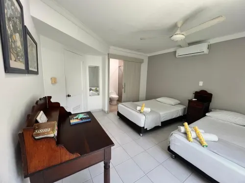 Beach house with private pool and access to the sea. Ideal/families and friends.