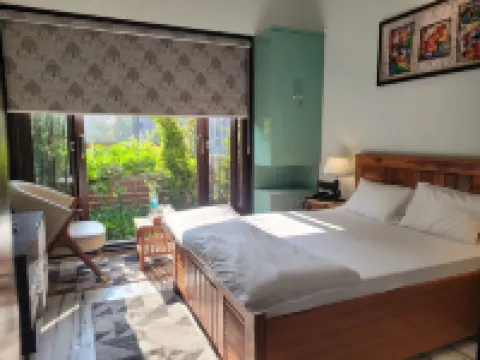 Charming 1-bedroom in a villa with WiFi, AC in fabulous Noida Hotel a 