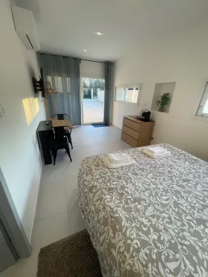 4-bedroom house with pool