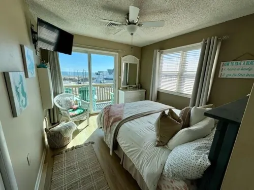 Renovated Beach Block 3 Bedroom 2 Full Bathroom Condo with Beach Views