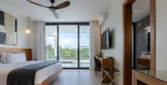 Luxurious 5-bedroom villa with Golf, AC, WiFi in fabulous Bonita Village