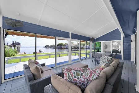 Lakefront Blue Paradise