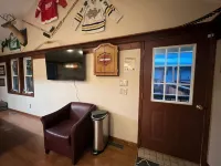 4-bedroom two level guest house next to Shupac Lake in Grayling