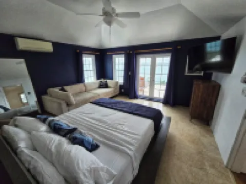 Oceanfront "Dock of the Bay" Retreat in Beautiful Bermuda Hotels in Sandys