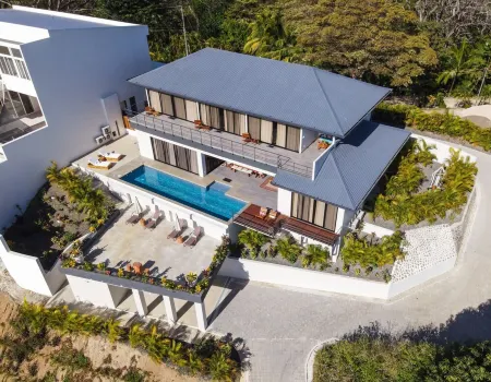 House Ojos Azules  4-bedroom house oceanview Nosara