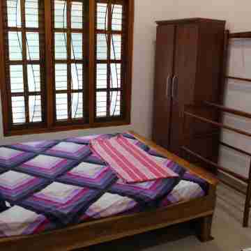Jaffna Travel & Guest Inn: 2 AC Bedroom first floor AC house with free parking Rooms
