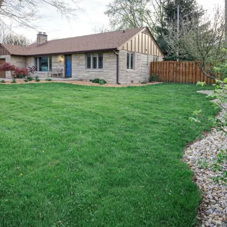 Cheerful & cozy farmhouse 2 bedroom home