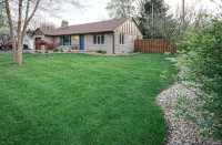 Cheerful & cozy farmhouse 2 bedroom home