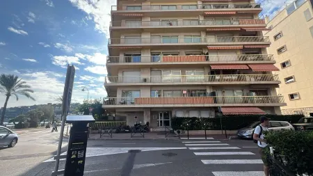 Charming seaside studio