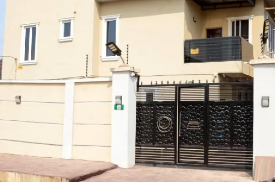 SUNFIT APARTMENTS!Cozy & Spacious 3-Bedroom Apartment in a serene environment.