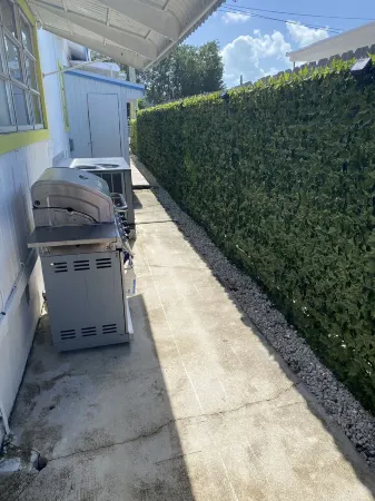 Beautiful Tavernier vacation home canal front Отели в г. Тавернье